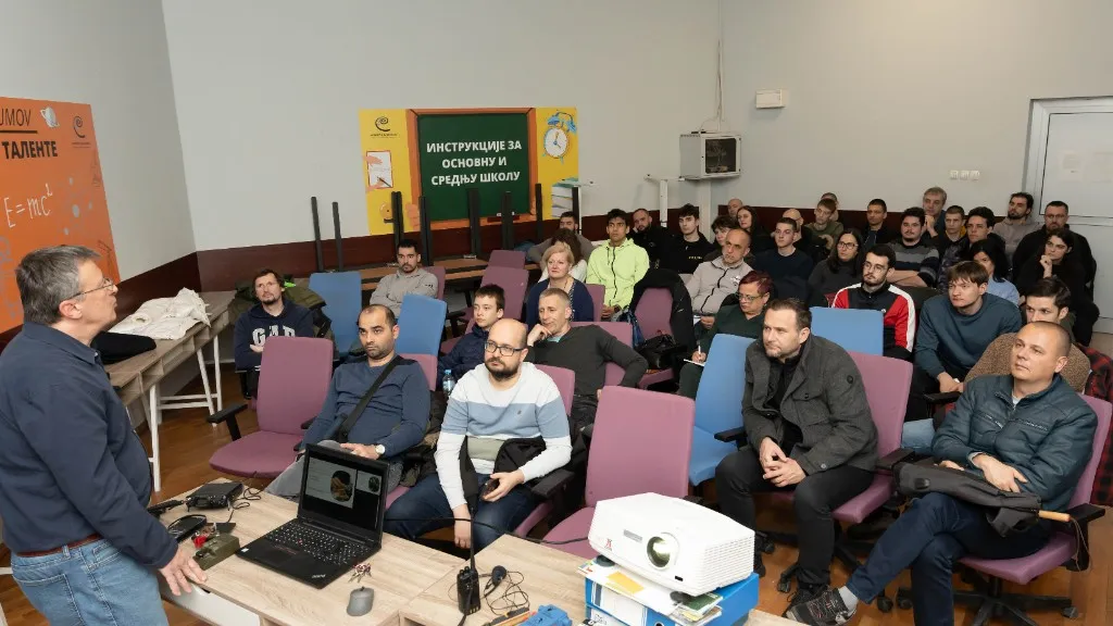 Obuka za radio-amatere sa predavačem i učesnicima u učionici