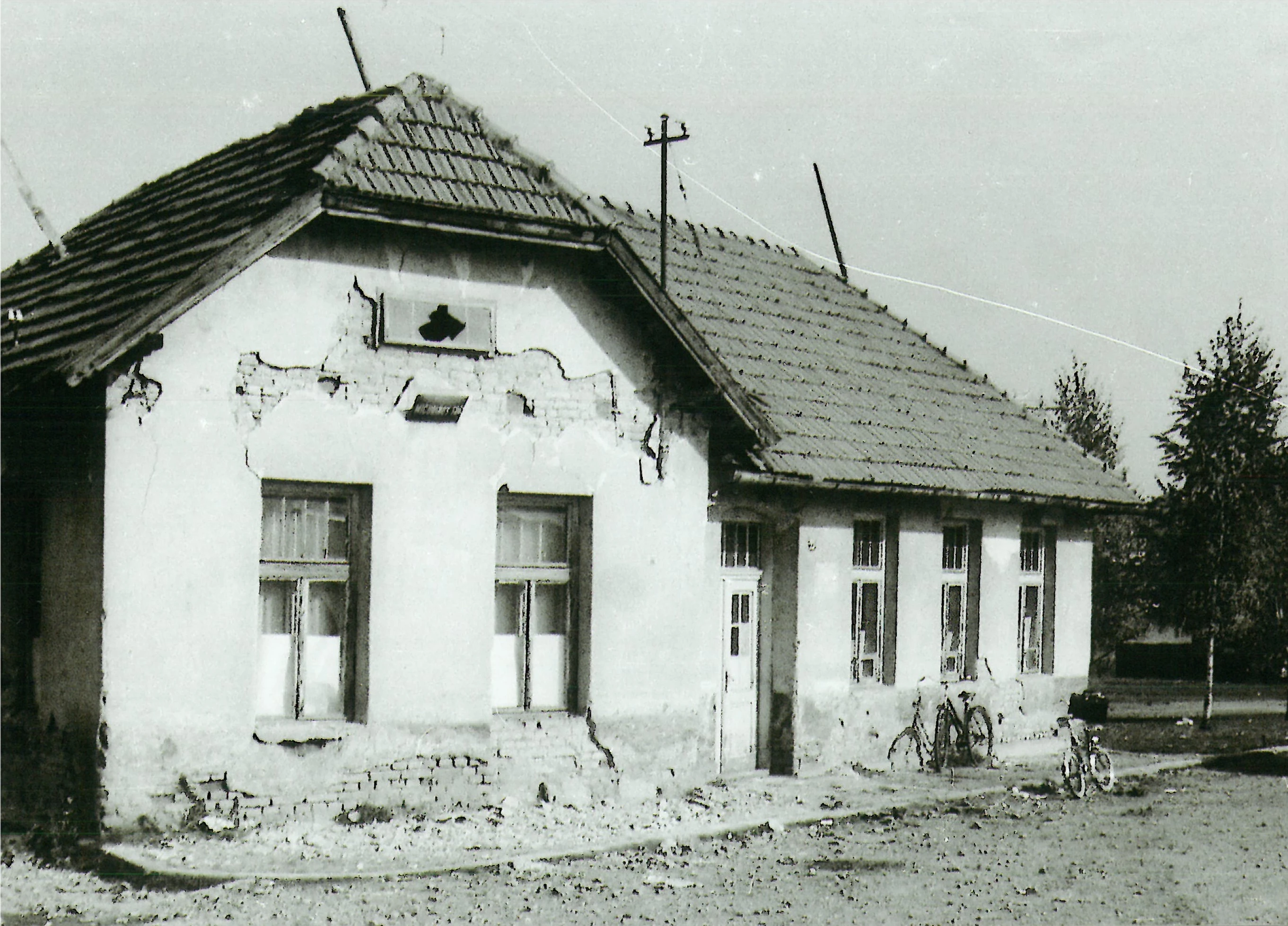 Teško oštećena zgrada radio-kluba nakon banjalučkog zemljotresa